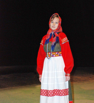 Традиционный костюм Вологодской области показывает Центр народной культуры